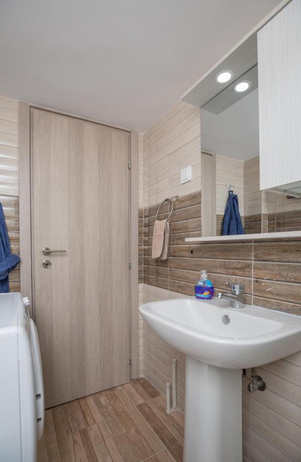 Cosy Apartment With Terrace Near Metro Station Атина Екстериор снимка