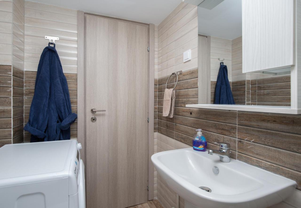 Cosy Apartment With Terrace Near Metro Station Атина Екстериор снимка
