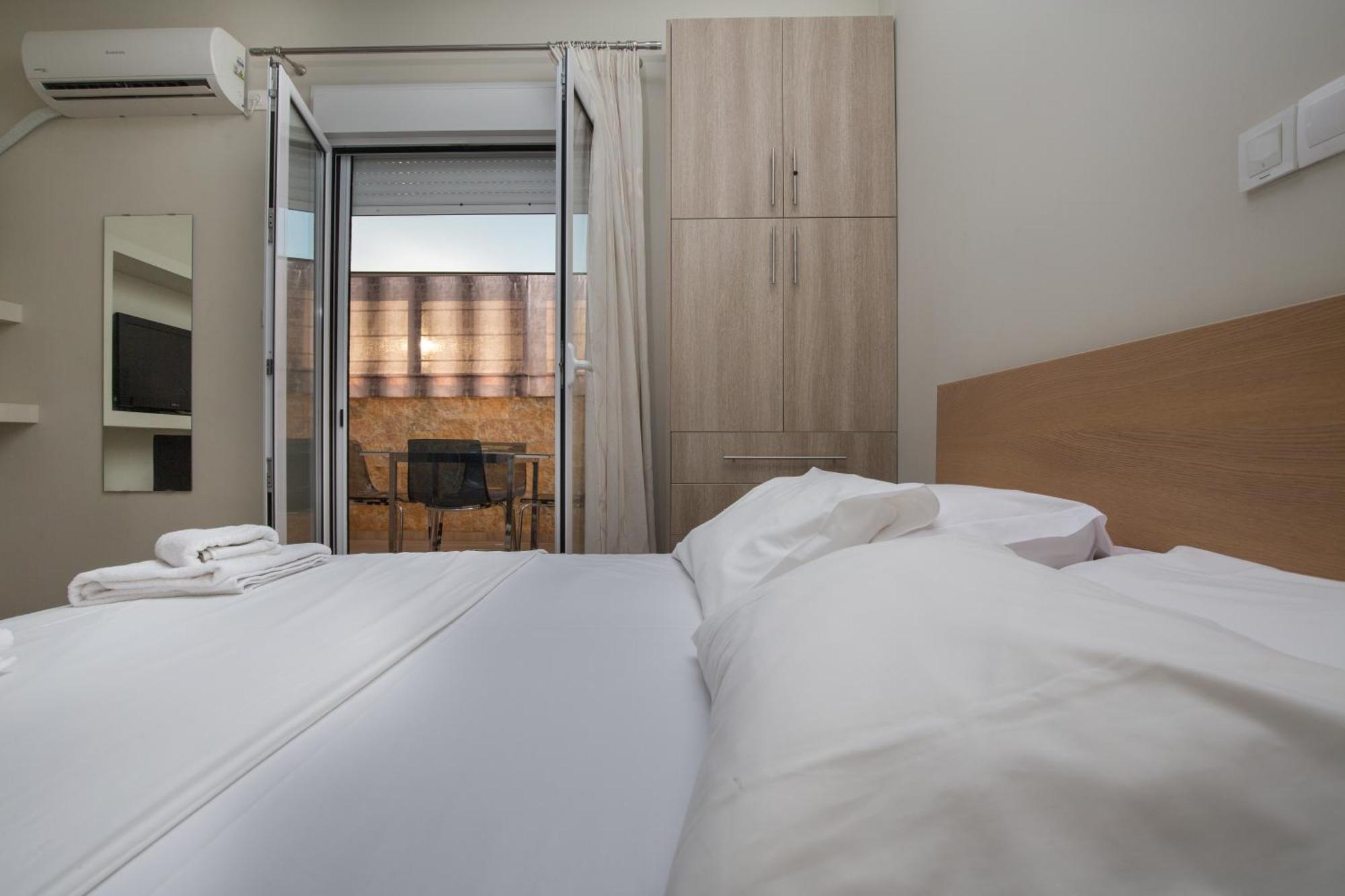 Cosy Apartment With Terrace Near Metro Station Атина Екстериор снимка
