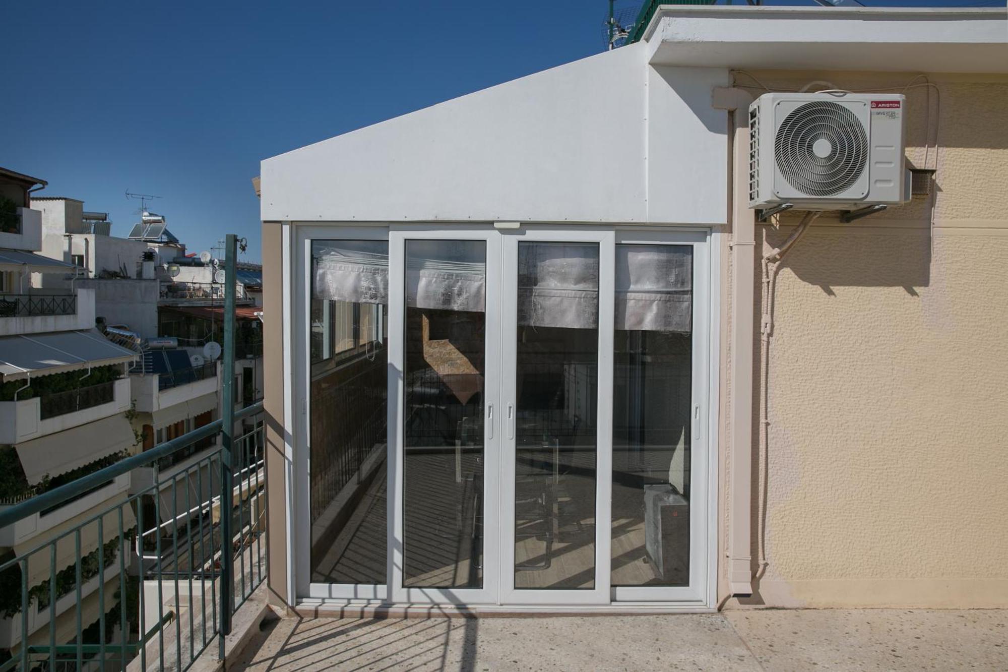 Cosy Apartment With Terrace Near Metro Station Атина Екстериор снимка