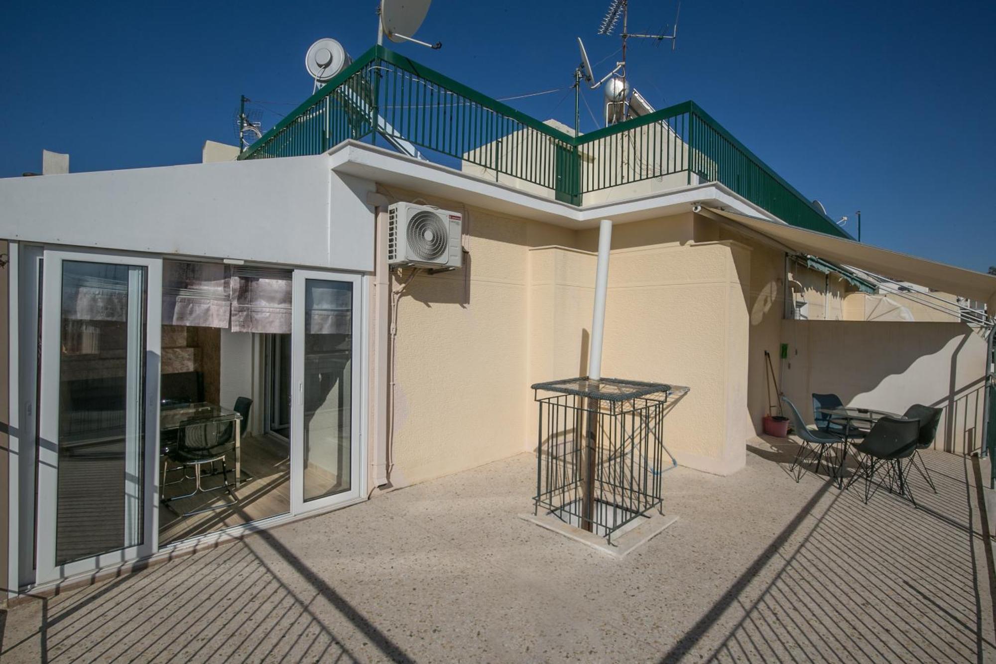 Cosy Apartment With Terrace Near Metro Station Атина Екстериор снимка